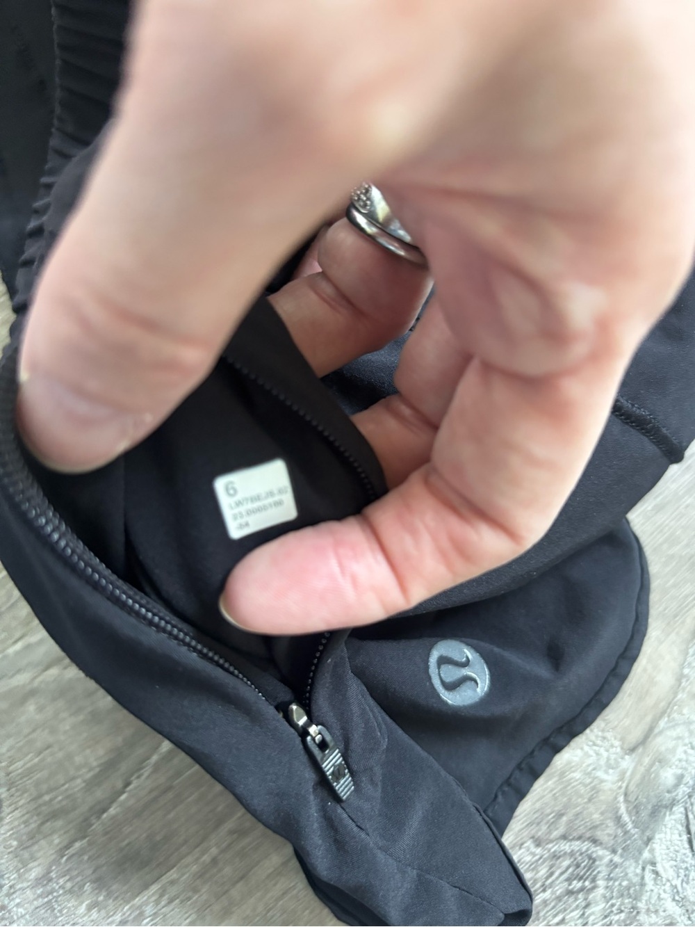 lululemon athletica Black Women's Shorts Size 6 - Picture 3 of 3